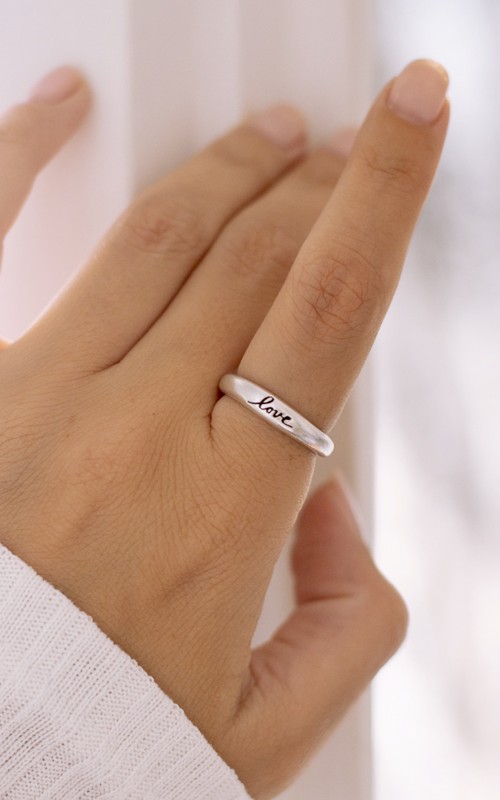 Love minimal ring 