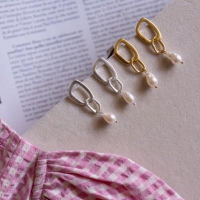 Chain pearl earrings 